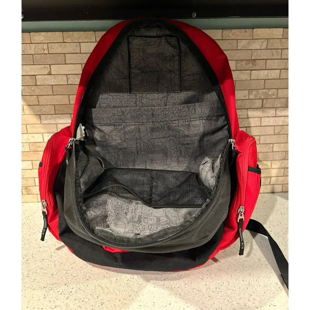 Oakley y2k deadstock red assault backpack  ‎ Rare